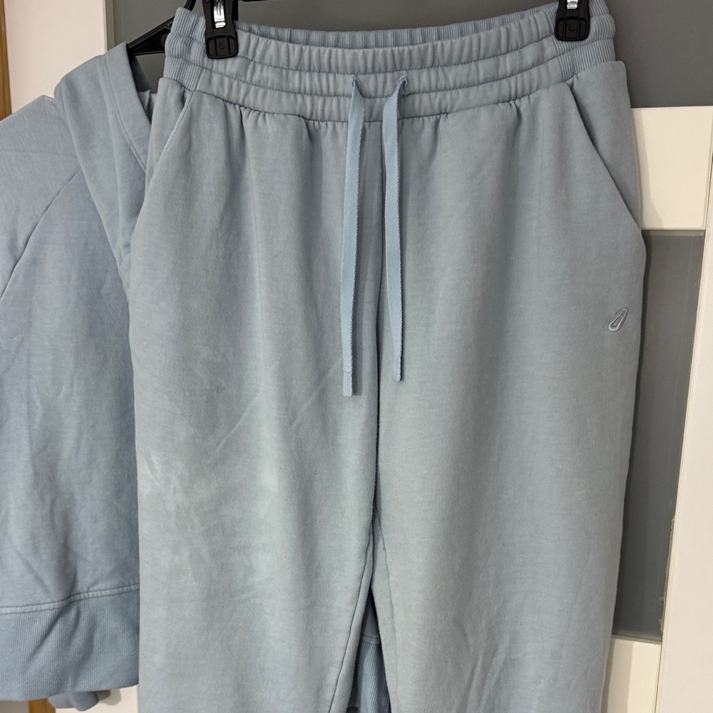 Asics Sky Blue Sweatshirt and Pants - Picture 9 of 9